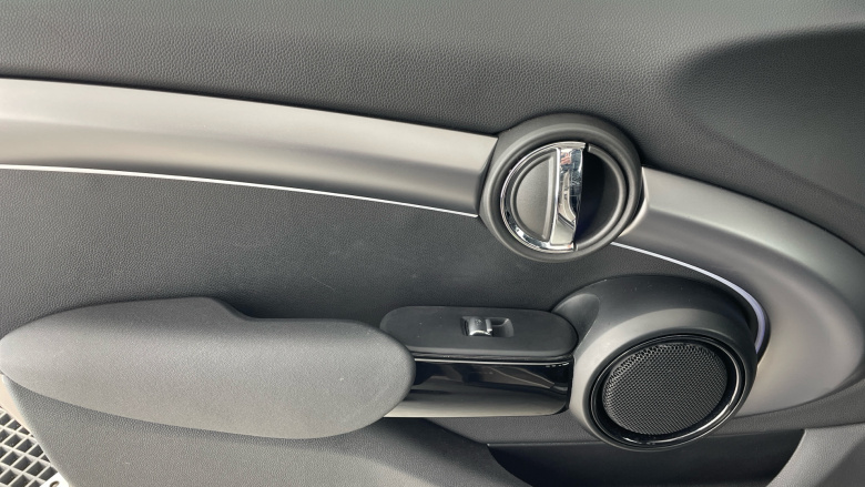 MINI Hatchback 1.5 Cooper Exclusive 5dr Auto [Comfort Pack] Petrol Hatchback